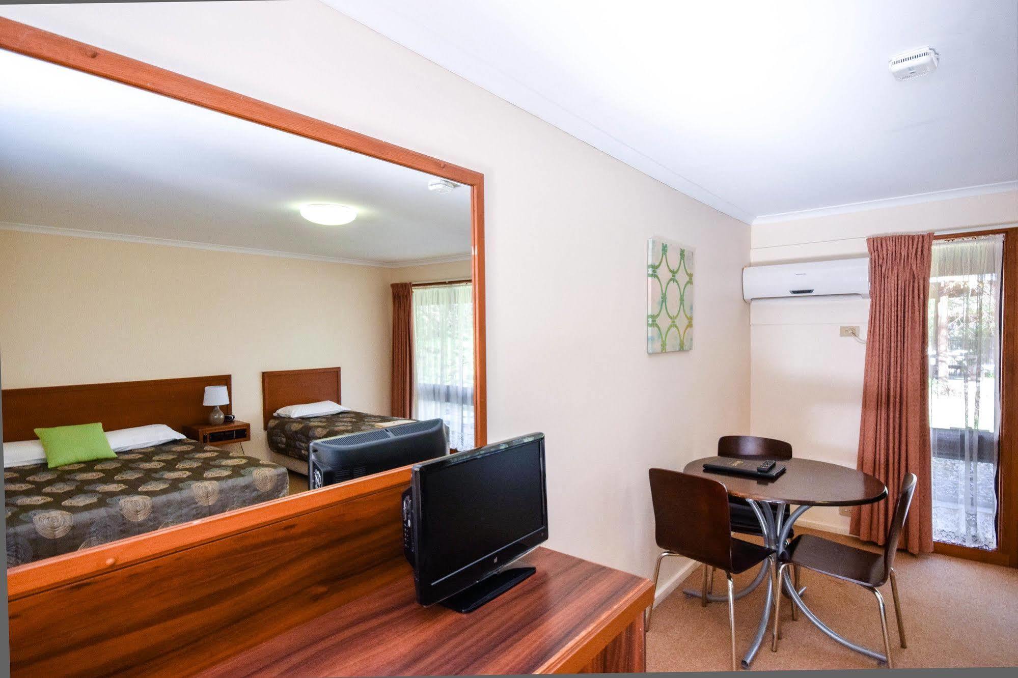 River Country Inn (Adults Only) Moama Esterno foto