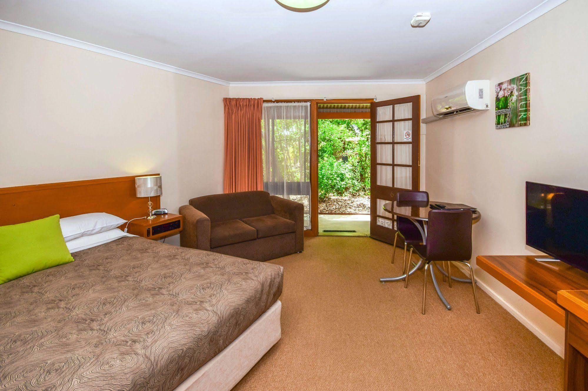 River Country Inn (Adults Only) Moama Esterno foto