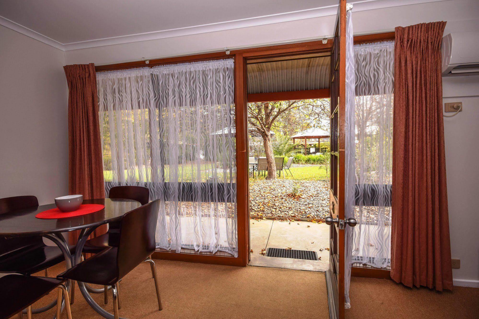 River Country Inn (Adults Only) Moama Esterno foto