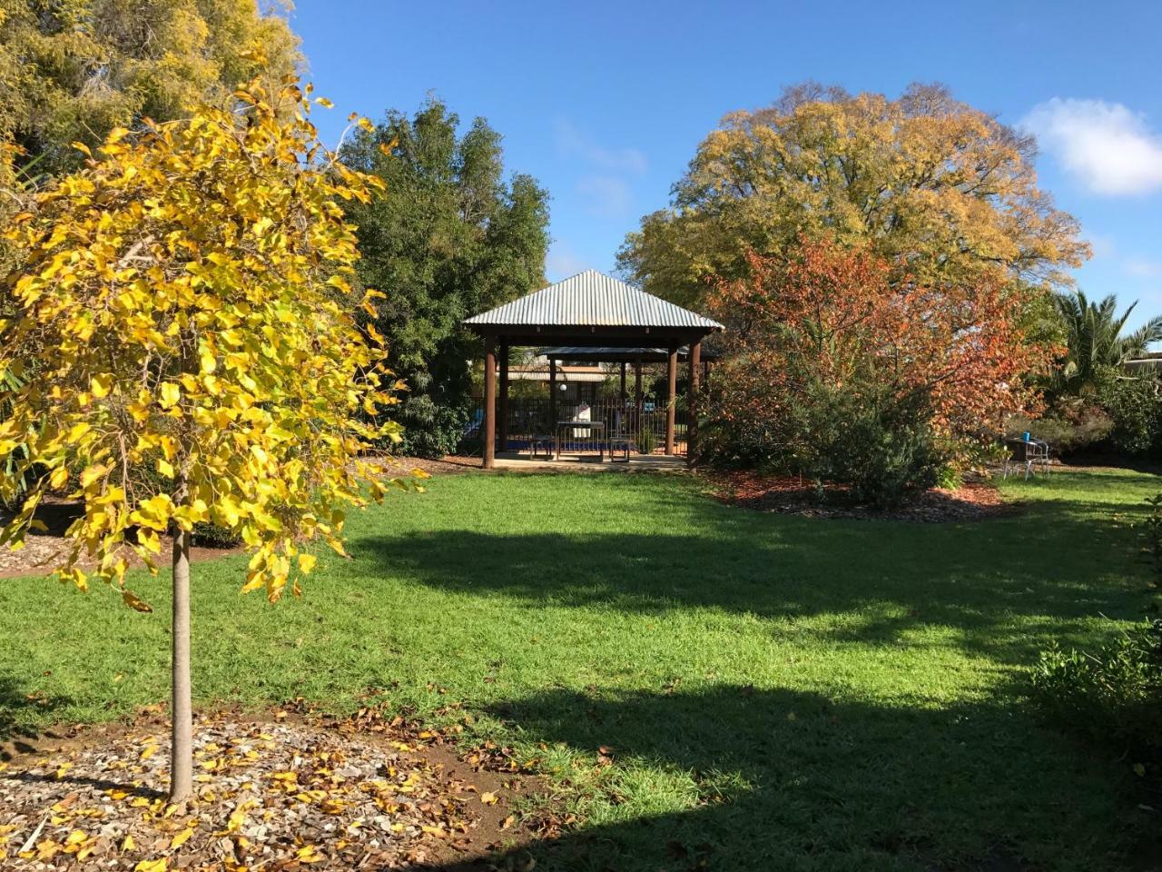 River Country Inn (Adults Only) Moama Esterno foto